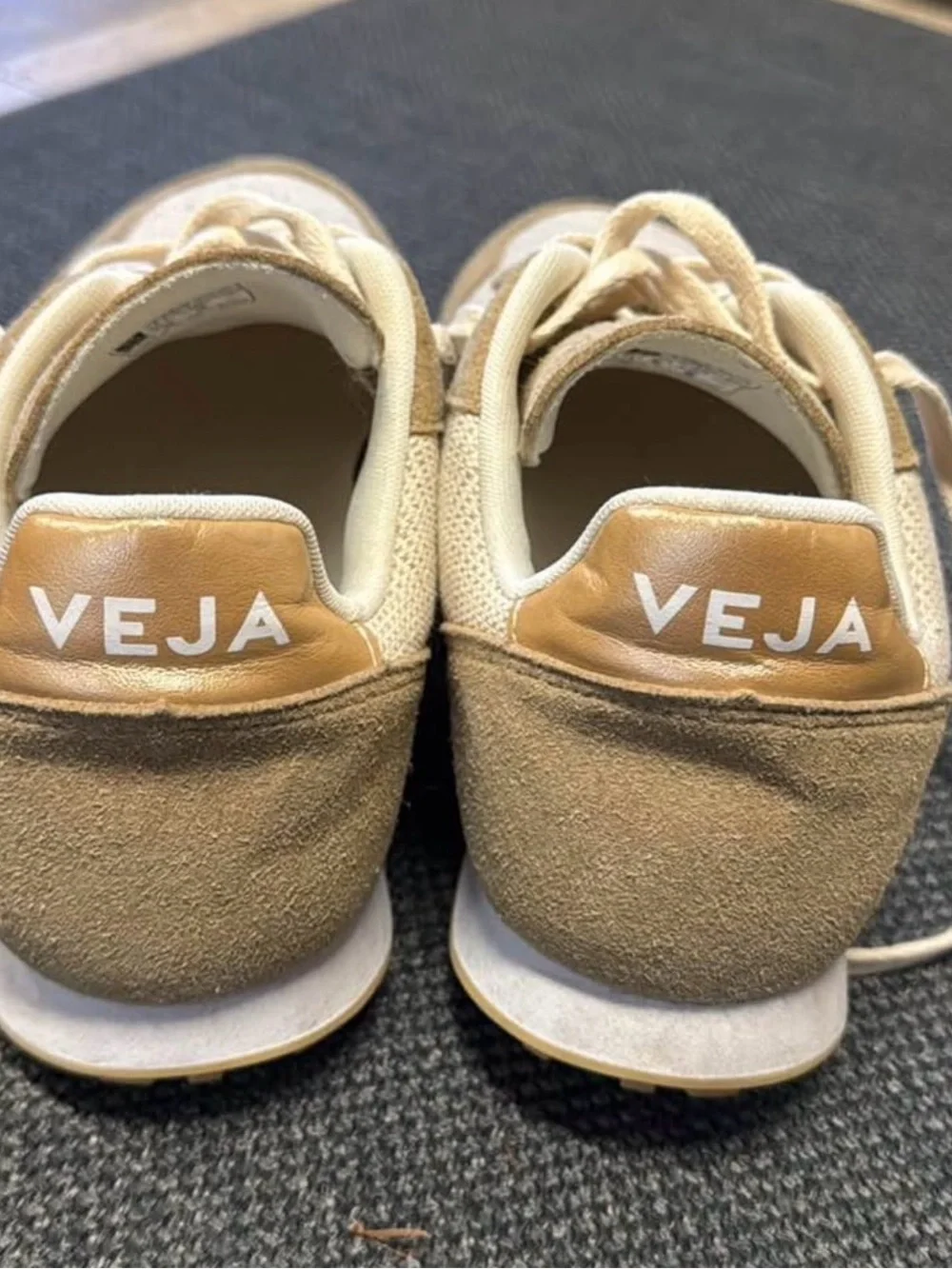 Veja Women’s Sneakers Size 10